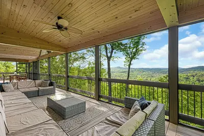 Image de Happy Hour Heights – Blue Ridge, Ga.