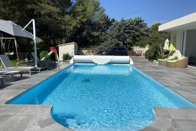 Image de très belle villa familiales a 15 minutes des plages et centre ville
