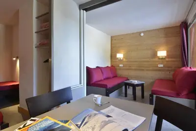 Image de 200m du centre station, 6ème étage, balcon, télévision, casier à ski, 28m², La Plagne