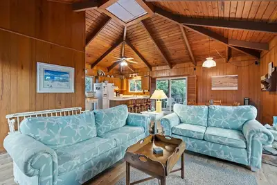 Image de Dogwood Treehouse in Pine Knoll Shores, Nc