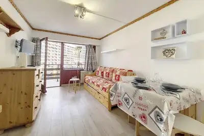 Image de Pied des pistes de ski, 3ème étage, balcon, télévision, casier à ski, 17m², Les Menuires