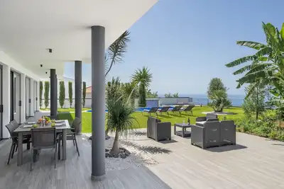 Image de Modern villa, pool, garden, seaview | Ocean Sunset