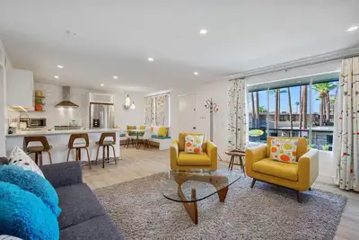 Image de Entire *Retro* Condo in Old Town Scottsdale!