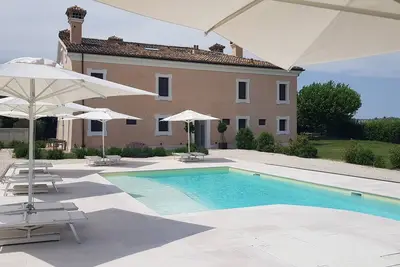 Image de Spacious apartment in villa with pool overlooking the rolling hills