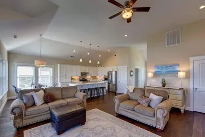 Image de Oceanfront Luxury Home - Brand New Heated Pool & Hot Tub!