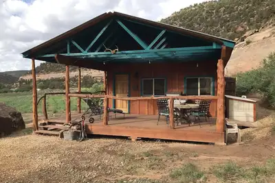 Image de Rustic Bunkhouse with canyon views.
