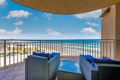 Image de Coastal Ocean Views  ~ Spacious 3/3 Condo ~ Resort Style Amenities