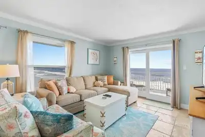 Image de Dazzling Oceanfront Views from Corner Condo! Best View in Nsb!