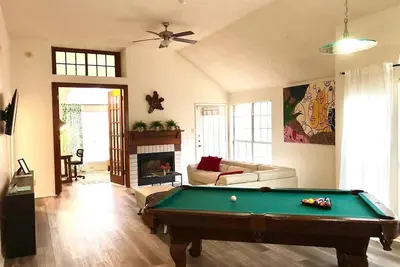Image de •Cityhaven•Nflx•Pool Table• Workspace•SoakTub•