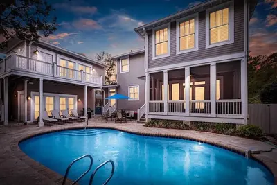 Image de Eden on East Cottage! 5 bedrooms -salt water pool