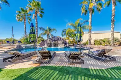 Image de Luxury Resort-Style Getaway & Entertainment Haven