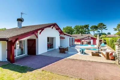 Image de Superbe villa avec piscine chauffée 5 min à pied des plages et centre ville