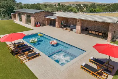 Image de 15 Acre Luxury Estate | Vip Experience