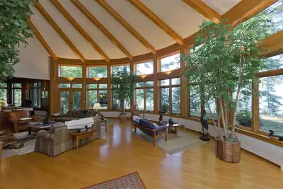 Image de Waterfront Estate with dock