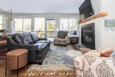 Image de Serene Creekside Escape: Your perfect Hideout Year-Round