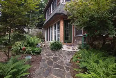 Image de Whimsical, Walkable, Garden Gem - The Famous Raleigh Mill House