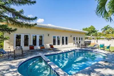 Image de Beautiful House with Pool & Jacuzzi