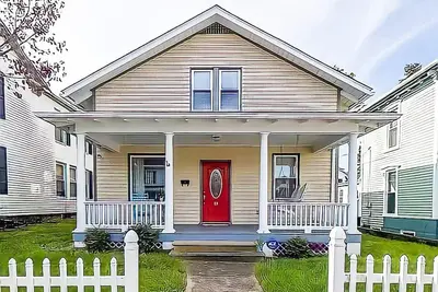 Image de Charming Downtown Luray Getaway - 15 minutes from Shenandoah National Park