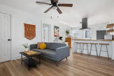 Image de Cozy Chateau in the Heart of Park Circle