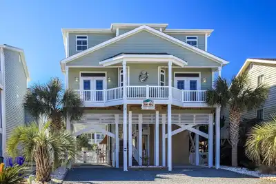 Image de Charming Canal Home w/Private Heated Pool! 4bd/4. 5ba!