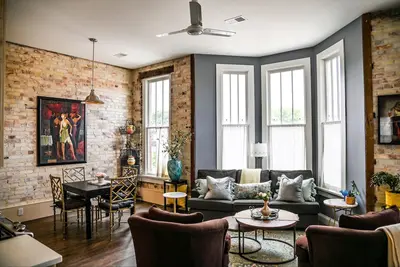 Image de Located in the heart of Downtown, just a few minute walk to South Beach.