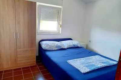 Image de Appartement de deux chambres avec la terrasse et la vue sur le mer Vir (A-19217-a)