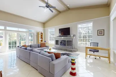 Image de Snowbird-friendly home with fast WiFi, washer/dryer, & central ac - dogs welcome