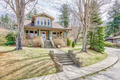 Image de Lake-View Home & Carriage House - Pool, WiFi, 2 Full Kitchens, Ac & Free Parking