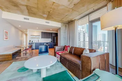 Image de Austin city escape with rooftop pool, free WiFi, full kitchen, & lovely views