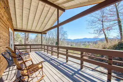 Image de Breathtaking mountain home with amazing views, firepit, & central Ac - 2 dogs Ok