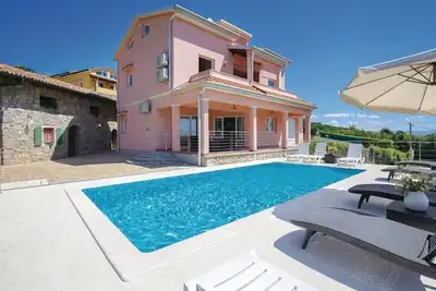 Image de Vacation home 5 min. from the beach.