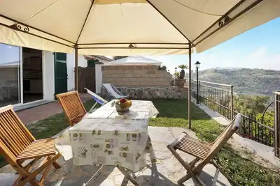 Image de Maison de vacances 'Timo' avec vue sur la mer, piscine partagée et climatisation.