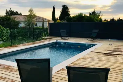 Image de Au pied du Luberon, maison neuve climatisée avec jardin et piscine