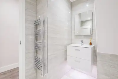 Image de Crown Place 2 & 3 Bedroom Luxury Apts