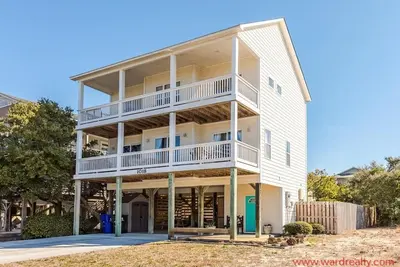 Image de Sandy Bottoms - 4 Bedroom Home -  Private Pool!