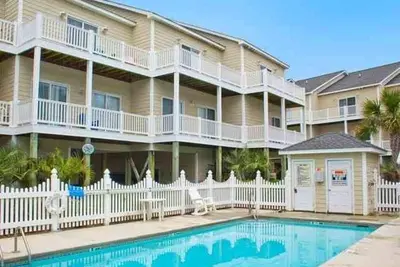 Image de Sea-Esta! 4br Townhome with Community Pool & easy beach access!