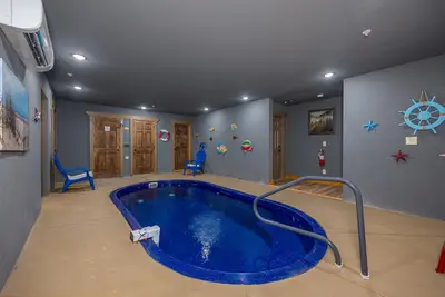 Image de 6br, indoor pool, game rooms, hot tub.
