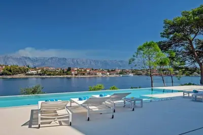 Image de Luxurious Villa With A Pool And Sauna