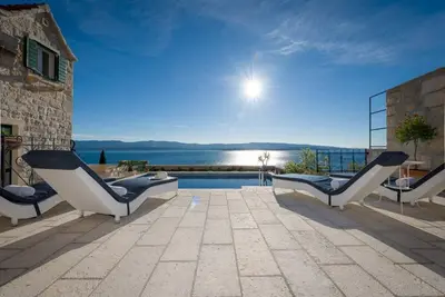Image de Renovated Beachfront Villa With Stunning Viewss