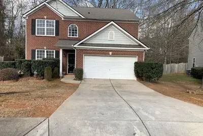 Image de Modern, Spacious Home -- 5 min walk from tennis courts and comm. pool