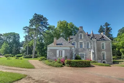 Image de Magnifique château au bord de la Mayenne 18 personnes