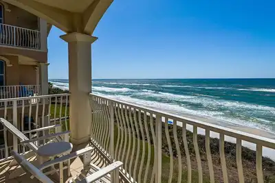 Image de Modern Gulf-Front, Sleeps 8, Beach Setup, Pool + Free Attraction Tickets!