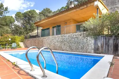 Image de 2glo01 - Belle maison de 3 chambres avec jardin et piscine privée située près de la plage