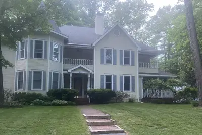 Image de Whole meet discount! Spacious townhouse in lake community. Near Track, Spac!