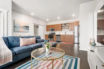 Image de Stylish Suite Near Downtown Tc
