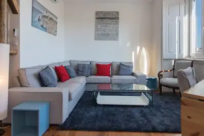 Image de Comfortable apartment w/river views by LovelyStay