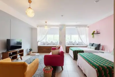 Image de Bright & Vibrant | City Center & Mesmerising View