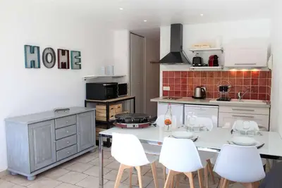 Image de 80m du centre station, 11er étage, balcon, télévision, casier à ski, 26m², Vars