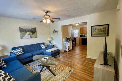 Image de The Blue Door at Sylva Home Base Apartments