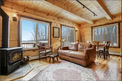 Image de New Cozy Cabin on a Lake for the Perfect Getaway!